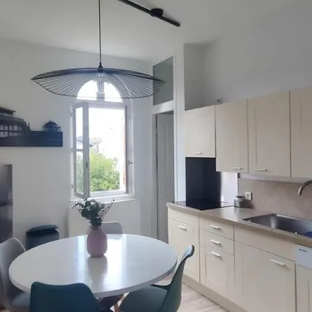 Bright 65 M With View Of The Basin *